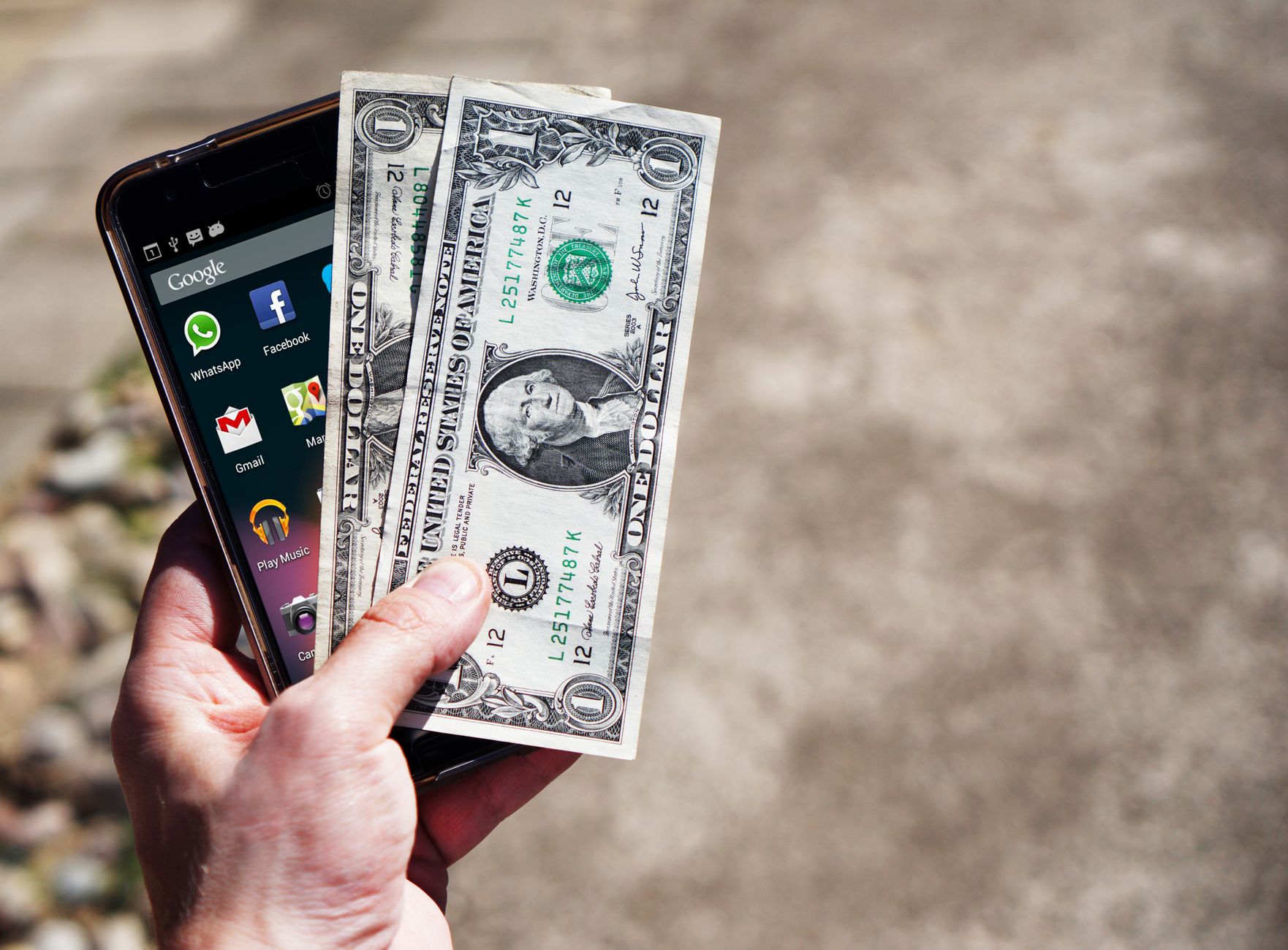 Bankieren en betalen met een app op een smartphone